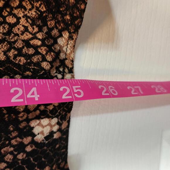 Peace & Pearls Women's Snakeskin Print Blouse - Size Medium - Picture 8 of 9